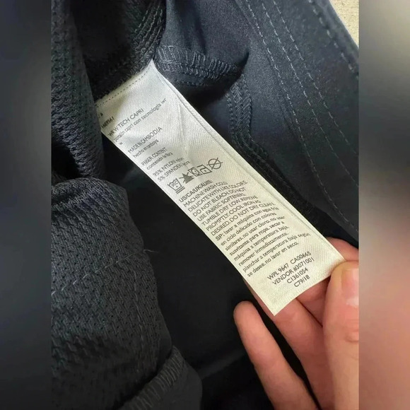 Eddie Bauer Tech Capri Pants Women's Size 6
Navy Storm Repel UPF50 - Picture 5 of 10